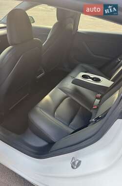 Седан Tesla Model 3 2021 в 