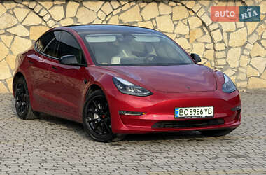 Седан Tesla Model 3 2021 в 