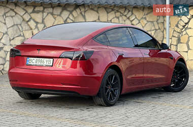 Седан Tesla Model 3 2021 в 