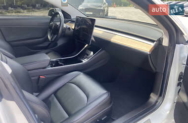 Седан Tesla Model 3 2017 в 