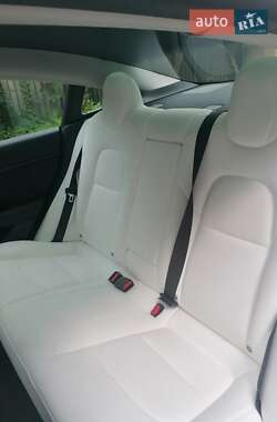 Седан Tesla Model 3 2021 в 