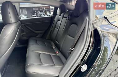 Седан Tesla Model 3 2023 в 