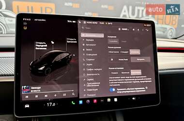 Седан Tesla Model 3 2023 в 