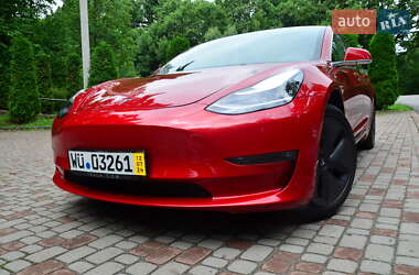 Седан Tesla Model 3 2020 в 