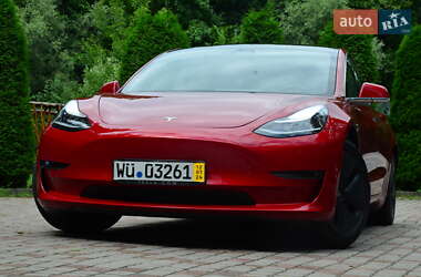 Седан Tesla Model 3 2020 в 