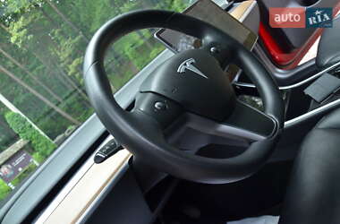 Седан Tesla Model 3 2020 в 