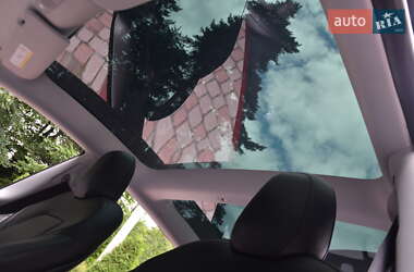 Седан Tesla Model 3 2020 в 