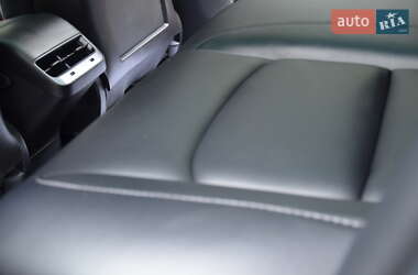 Седан Tesla Model 3 2020 в 
