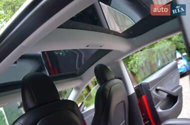 Седан Tesla Model 3 2020 в 
