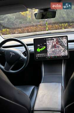 Седан Tesla Model 3 2019 в 