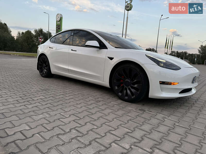 Седан Tesla Model 3 2022 в 