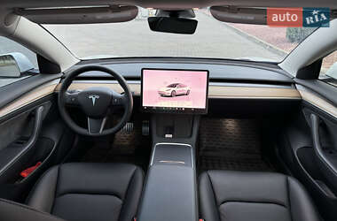 Седан Tesla Model 3 2022 в 