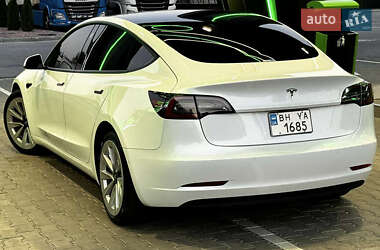 Седан Tesla Model 3 2021 в 