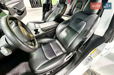 Седан Tesla Model 3 2021 в 