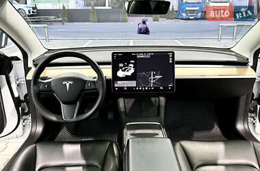 Седан Tesla Model 3 2021 в 