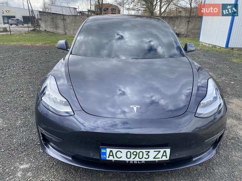 Седан Tesla Model 3 2018 в Києві