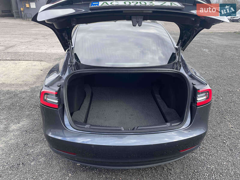 Седан Tesla Model 3 2018 в Києві