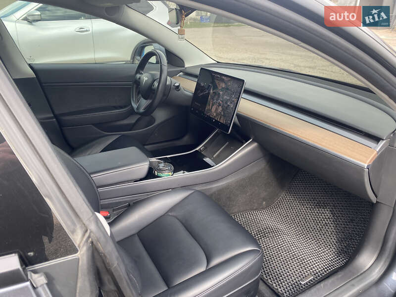 Седан Tesla Model 3 2018 в Києві