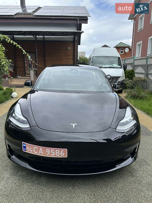 Седан Tesla Model 3 2020 в Киеве