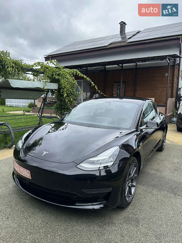 Седан Tesla Model 3 2020 в Киеве