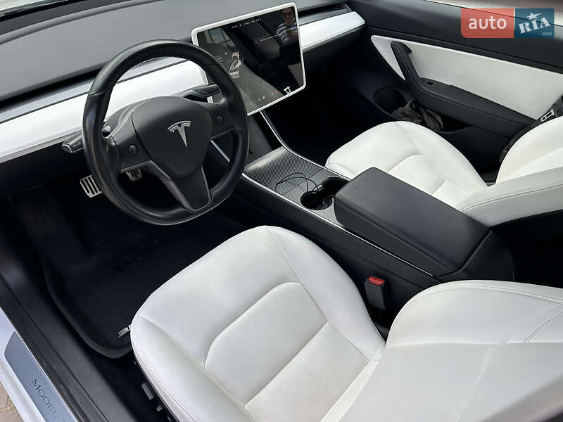 Седан Tesla Model 3 2019 в Виннице
