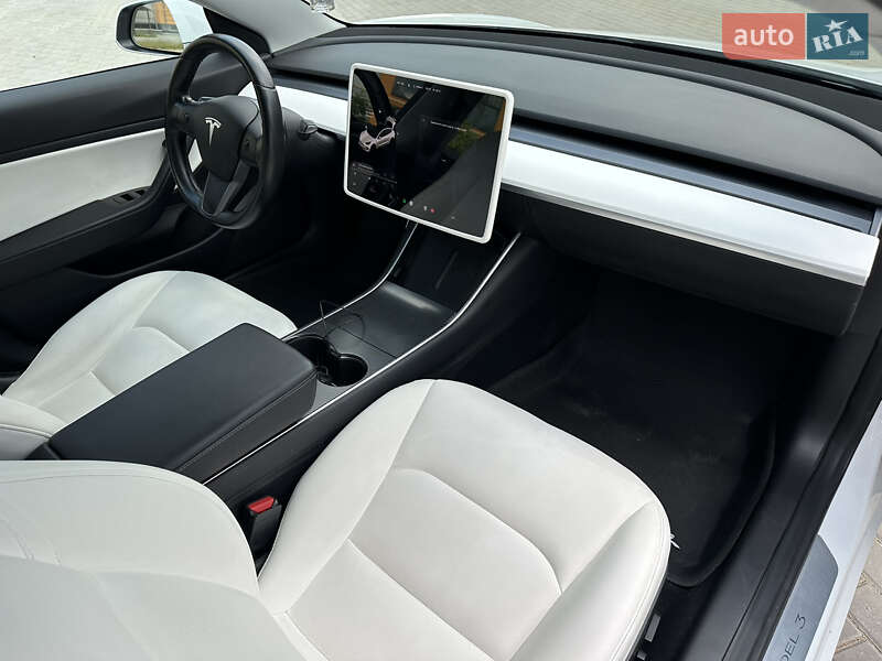Седан Tesla Model 3 2019 в Виннице