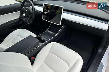 Седан Tesla Model 3 2019 в 