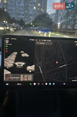 Седан Tesla Model 3 2023 в 
