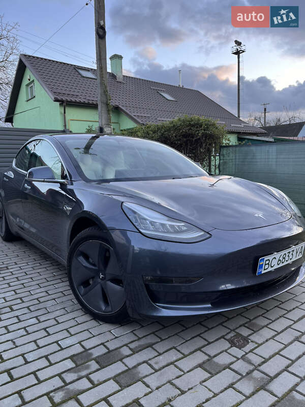 Седан Tesla Model 3 2018 в Львове