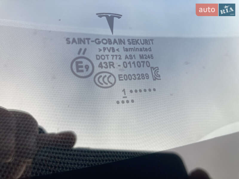 Седан Tesla Model 3 2018 в Львове