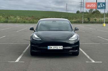 Седан Tesla Model 3 2019 в Ровно