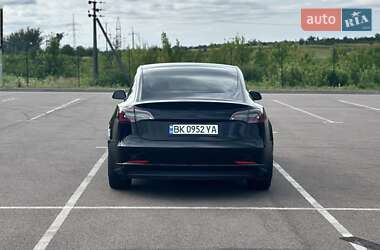 Седан Tesla Model 3 2019 в 