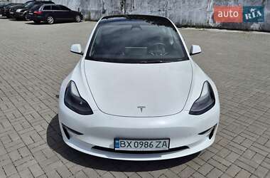 Седан Tesla Model 3 2022 в 