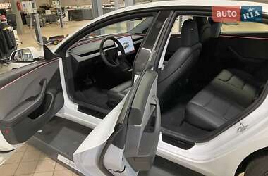 Седан Tesla Model 3 2024 в 