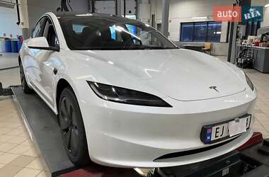 Tesla Model 3 2024