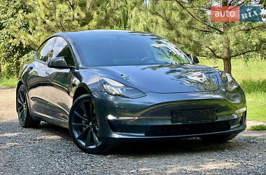 Седан Tesla Model 3 2020 в Валках