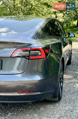 Седан Tesla Model 3 2020 в 