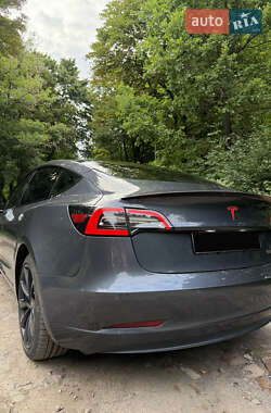 Седан Tesla Model 3 2021 в 