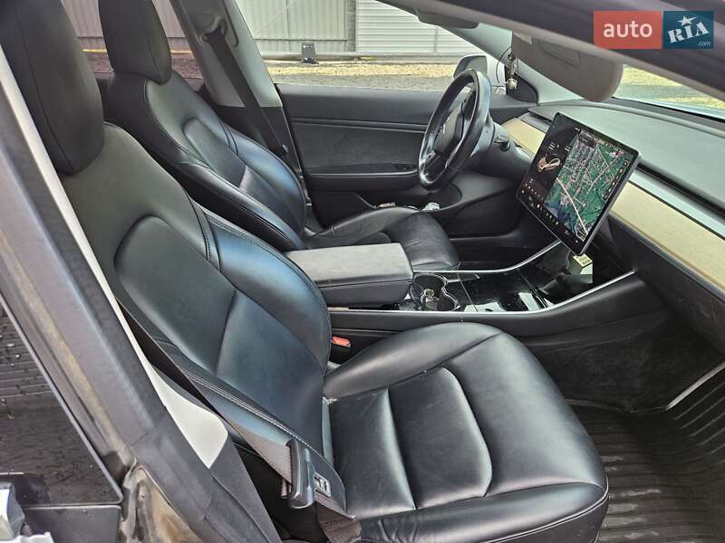 Седан Tesla Model 3 2018 в Львове