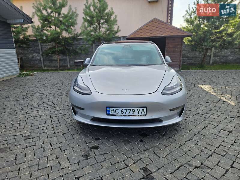 Седан Tesla Model 3 2018 в Львове