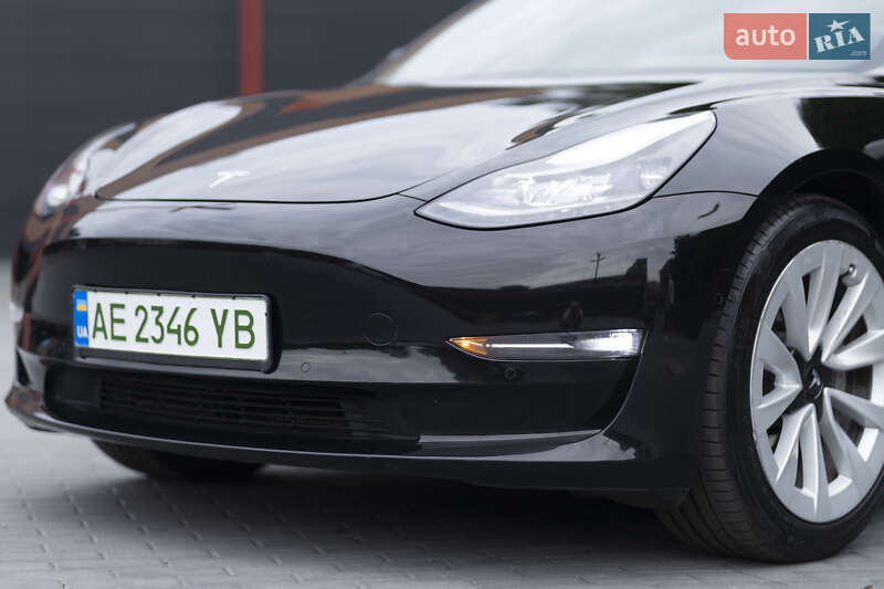 Седан Tesla Model 3 2021 в Киеве