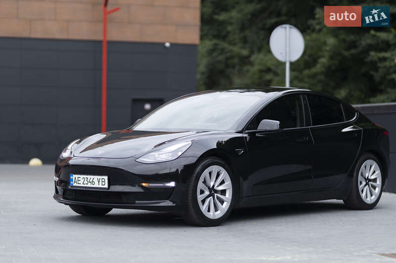 Седан Tesla Model 3 2021 в Киеве