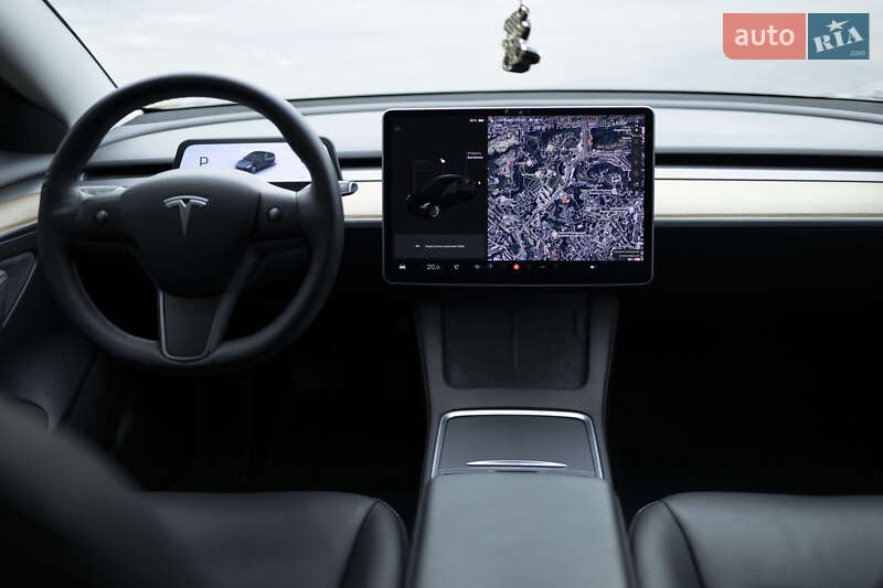 Седан Tesla Model 3 2021 в Киеве