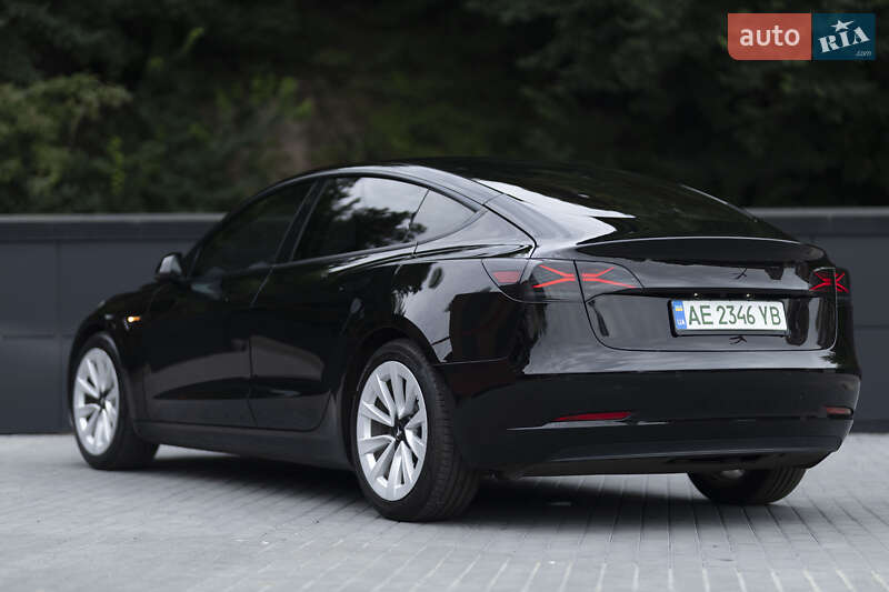 Седан Tesla Model 3 2021 в Киеве