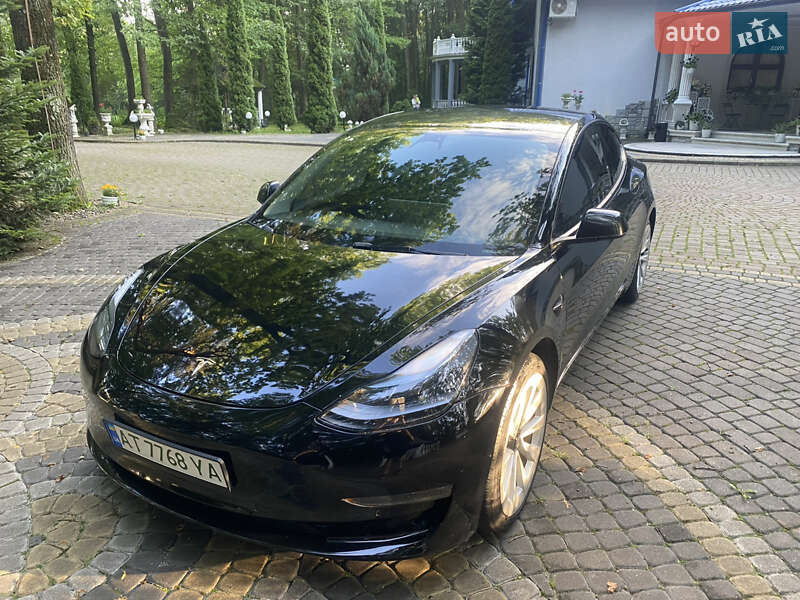 Седан Tesla Model 3 2022 в Богородчанах