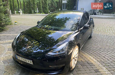 Седан Tesla Model 3 2022 в 