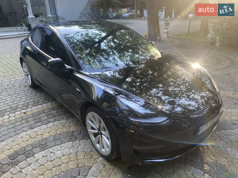 Седан Tesla Model 3 2022 в Богородчанах