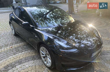 Седан Tesla Model 3 2022 в 