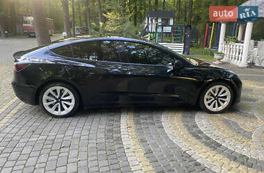 Седан Tesla Model 3 2022 в 