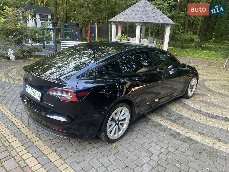 Седан Tesla Model 3 2022 в Богородчанах